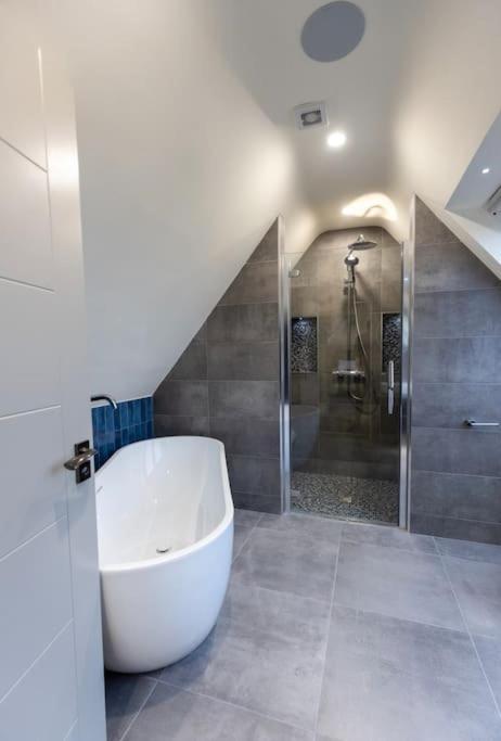 Luxury Town Centre Apartment كوكزتاون المظهر الخارجي الصورة