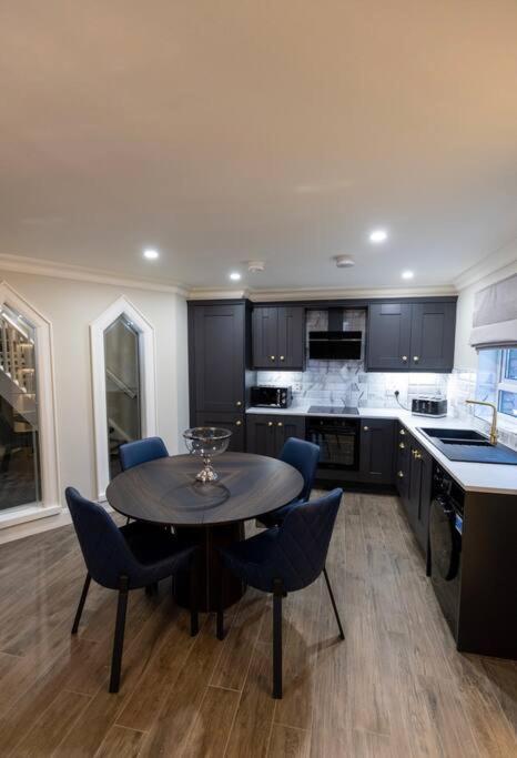 Luxury Town Centre Apartment كوكزتاون المظهر الخارجي الصورة